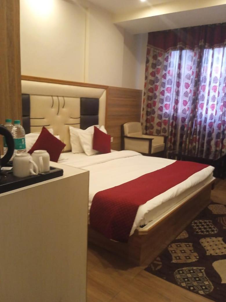 Hotel President Bharwain Экстерьер фото