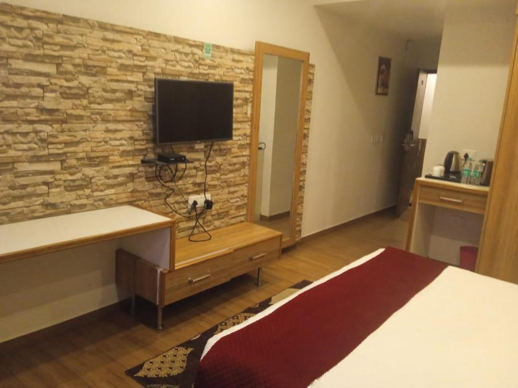 Hotel President Bharwain Экстерьер фото